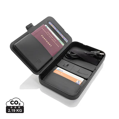 Estuche viaje reciclado RCS Swiss Peak con cargador 3 en 1